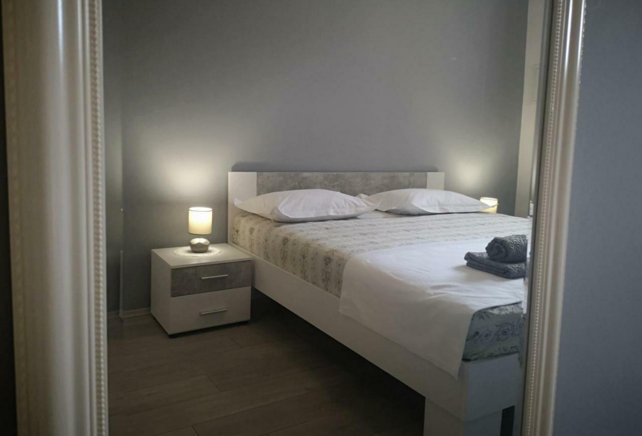 Pia Apartment Dugi Rat Exterior foto